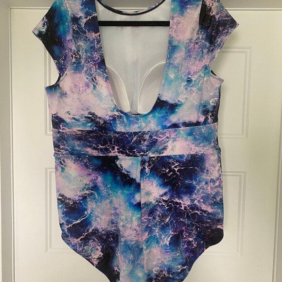 NWOT Torrid Active Wireless Ocean Wave Scoop Back One Piece Swimsuit, Size 2 - Picture 6 of 9